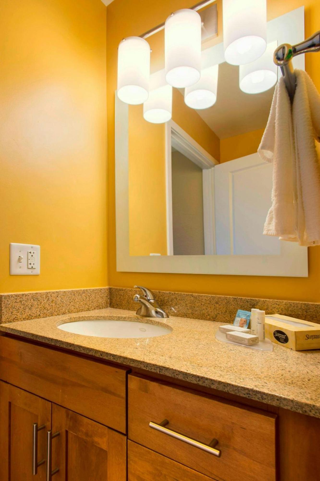 Towneplace Suites By Marriott Kansas City Overland Park Exterior photo